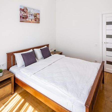 Three Bedroom Apartment On Rynok Square Leopoli Esterno foto