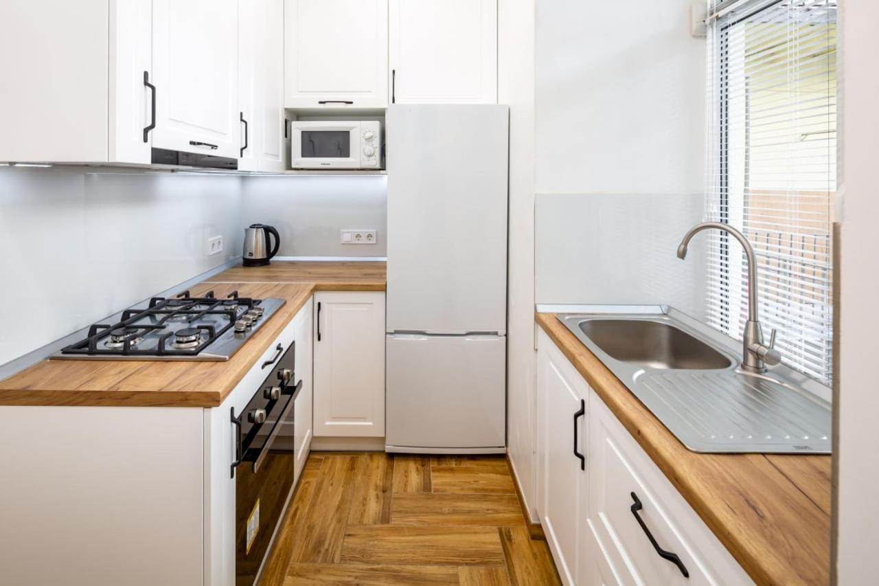 Three Bedroom Apartment On Rynok Square Leopoli Esterno foto