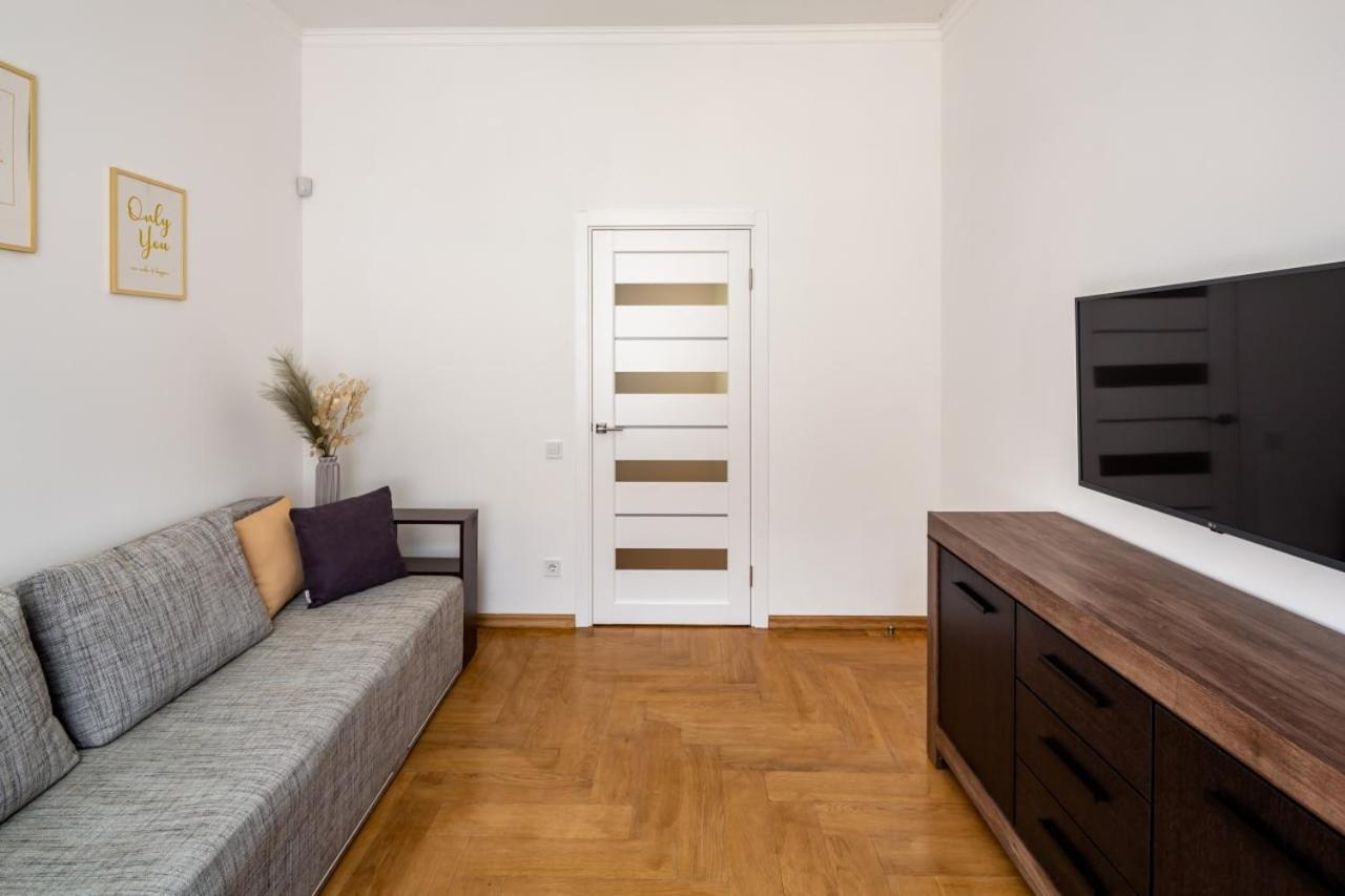 Three Bedroom Apartment On Rynok Square Leopoli Esterno foto