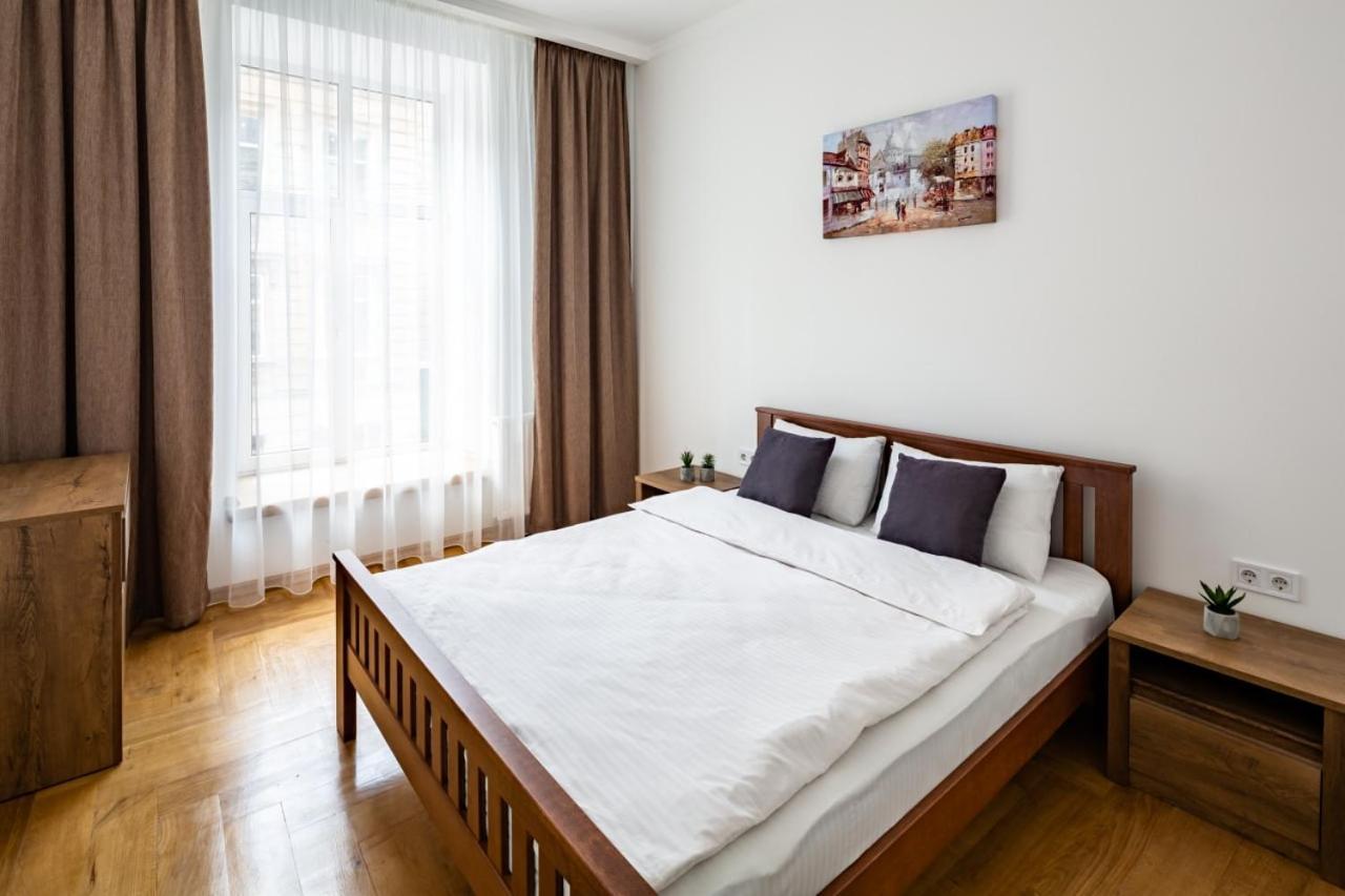Three Bedroom Apartment On Rynok Square Leopoli Esterno foto
