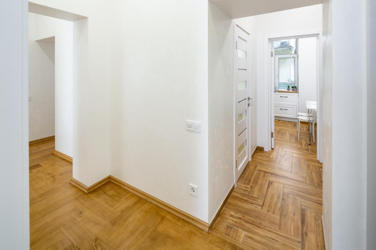 Three Bedroom Apartment On Rynok Square Leopoli Esterno foto