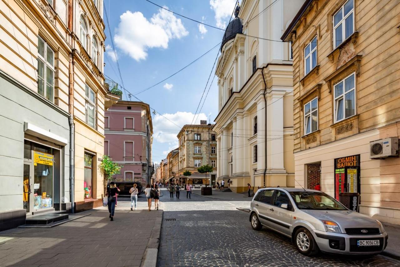 Three Bedroom Apartment On Rynok Square Leopoli Esterno foto