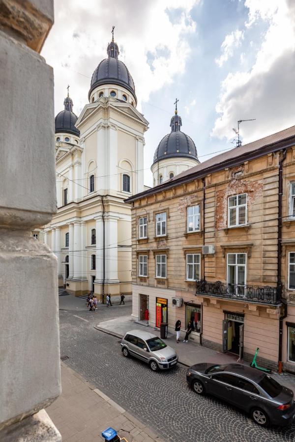 Three Bedroom Apartment On Rynok Square Leopoli Esterno foto