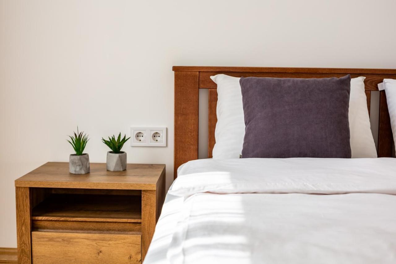 Three Bedroom Apartment On Rynok Square Leopoli Esterno foto